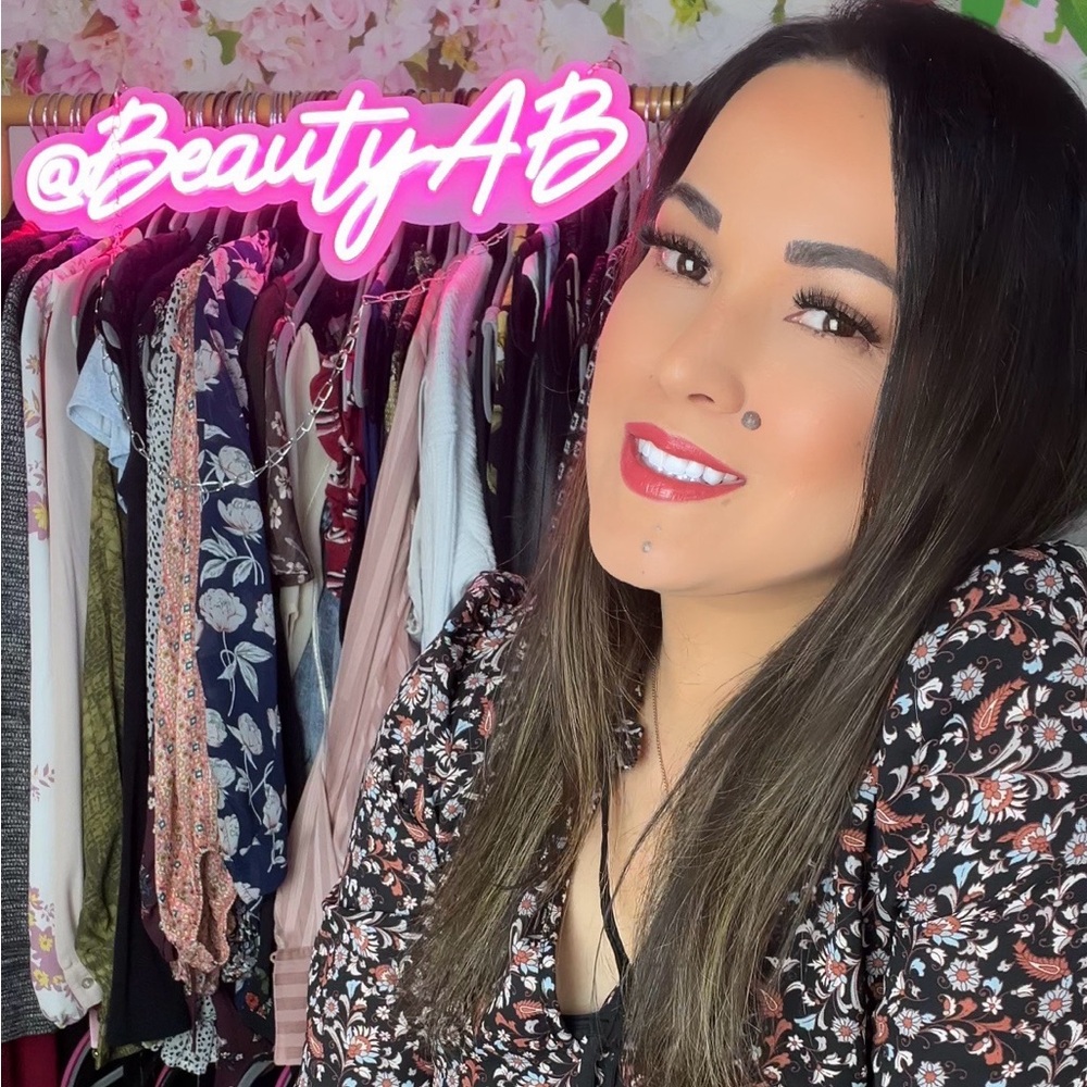 Meet your Posher, Athena